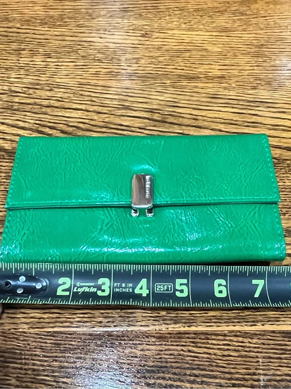 💚 Liz Claiborne Green Leather-Look Wallet – Fern - fun, whimsical, bright, Y2K